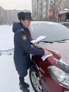Кроссовер за долги более чем на полсотни тысяч рублей арестовали приставы у абаканки — сумму она накопила почти за четыре десятка штрафов за нарушения ПДД