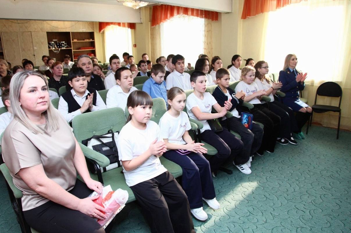 В рамках реализации мероприятий правового просвещения в день воинской славы России - День полного освобождения Ленинграда от фашистской блокады старший помощник прокурора г. Абакана Светлана Шестакова провела... В рамках реализации мероприятий правового просвещения в день воинской славы России - День полного освобождения Ленинграда от фашистской блокады старший помощник прокурора г. Абакана Светлана Шестакова провела...