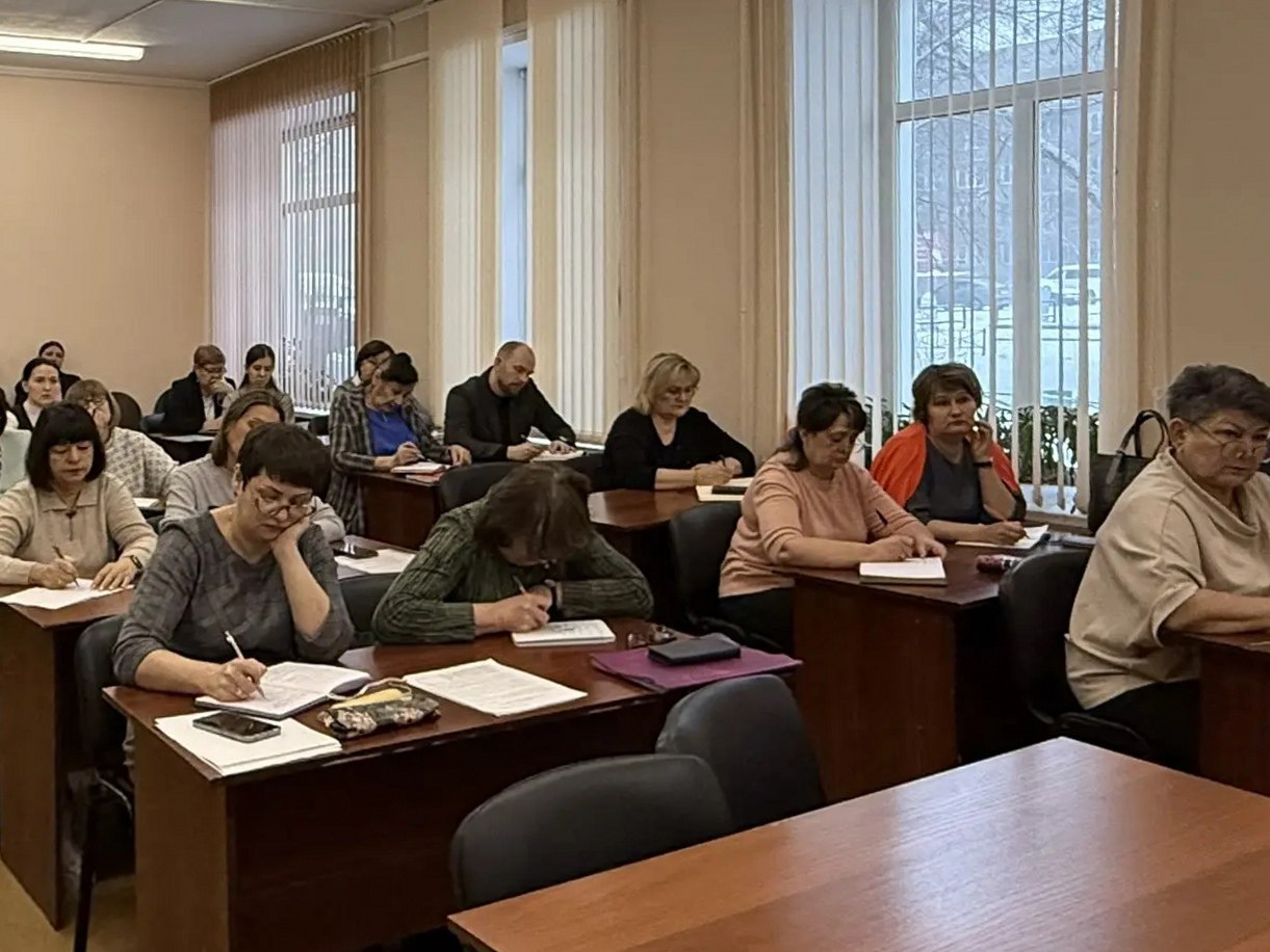 Абаканские полицейские провели встречу с директорами образовательных учреждений по вопросам профилактики мошенничества Абаканские полицейские провели встречу с директорами образовательных учреждений по вопросам профилактики мошенничества