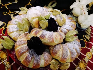 Нежные рогалики с творожной начинкой: идеальный осенний десерт