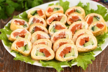 Вкусные закусочные рулетики без лаваша: 4 простых рецепта