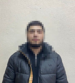 В Абакане 23-летний рецидивист ограбил парнишку у ломбарда, угрожая его избить и вывезти на речную протоку