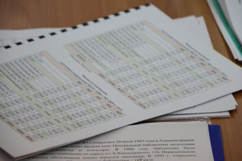 Глава города Абакана Алексей Лемин заслушал отчёт директора «Абаканской централизованной библиотечной системы» Светланы Ждановой об итогах работы за 2025 год и планах на предстоящий год Глава города Абакана Алексей Лемин заслушал отчёт директора «Абаканской централизованной библиотечной системы» Светланы Ждановой об итогах работы за 2025 год и планах на предстоящий год