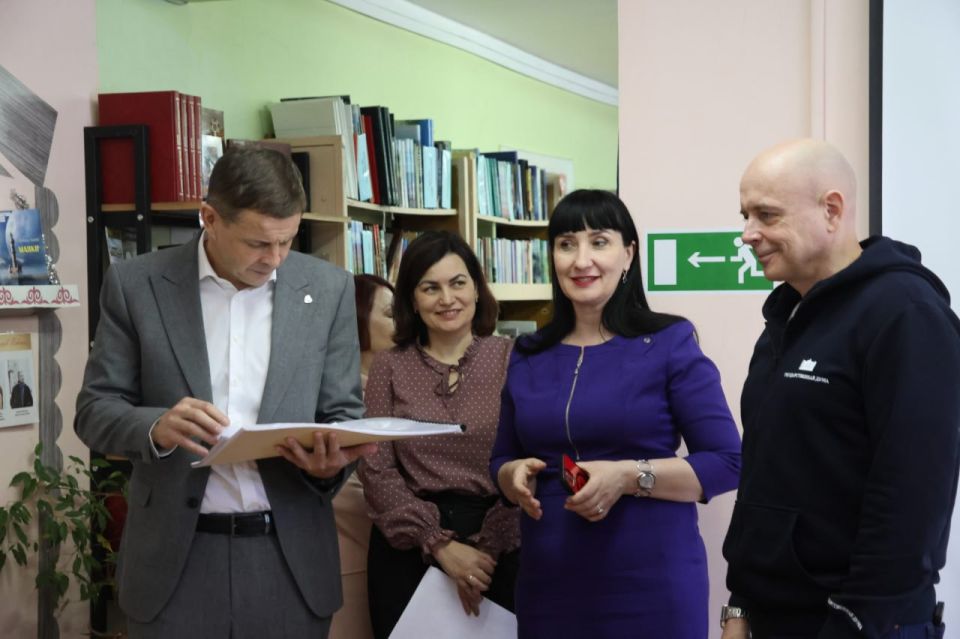 Глава города Абакана Алексей Лемин заслушал отчёт директора «Абаканской централизованной библиотечной системы» Светланы Ждановой об итогах работы за 2025 год и планах на предстоящий год Глава города Абакана Алексей Лемин заслушал отчёт директора «Абаканской централизованной библиотечной системы» Светланы Ждановой об итогах работы за 2025 год и планах на предстоящий год