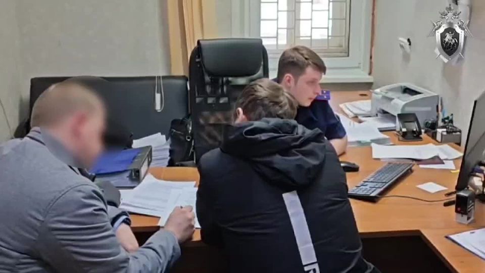 В Красноярске бывший сотрудник полиции обвиняется в получении взятки