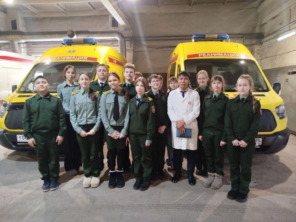 АБАКАНСКИЕ ШКОЛЬНИКИ ПОЗНАКОМИЛИСЬ С РАБОТОЙ СОТРУДНИКОВ СКОРОЙ ПОМОЩИ