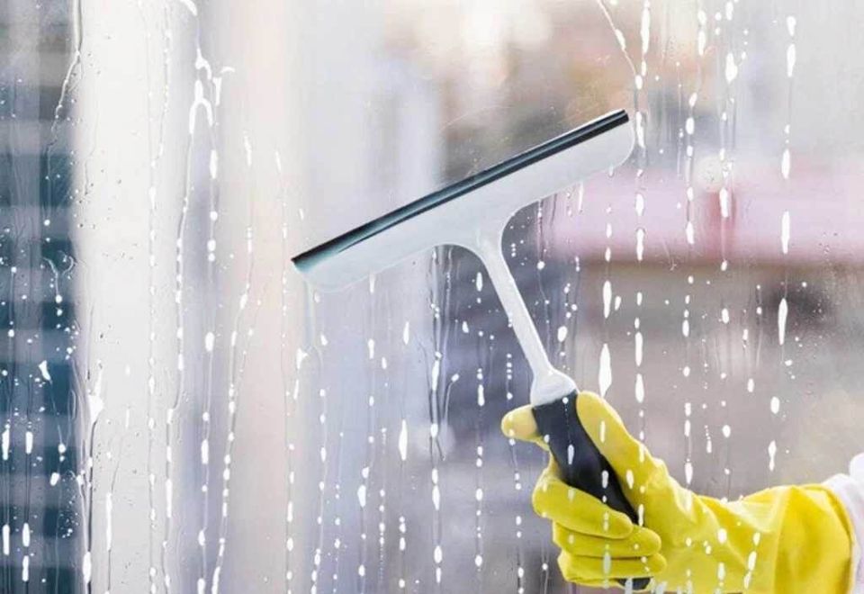 Эффектное зимнее окно: простой трюк с глицерином для чистоты и света