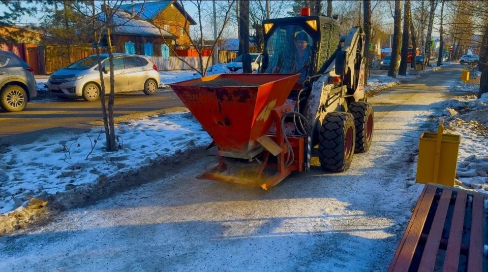 Как «Спецавтобаза ЖКХ» борется с наледью на дорогах и тротуарах Абакана