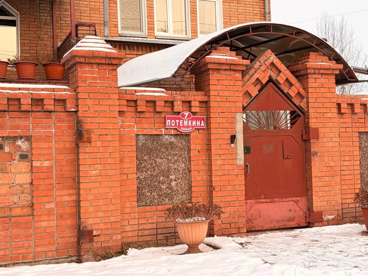 Имена на карте Абакана: в 1990 году во вновь строящемся IX микрорайоне 6-го жилого района улица, проходящая от улицы Литвинова до дамбы, была названа в честь Потёмкина С.Н. по ходатайствам трудовых коллективов города... Имена на карте Абакана: в 1990 году во вновь строящемся IX микрорайоне 6-го жилого района улица, проходящая от улицы Литвинова до дамбы, была названа в честь Потёмкина С.Н. по ходатайствам трудовых коллективов города...