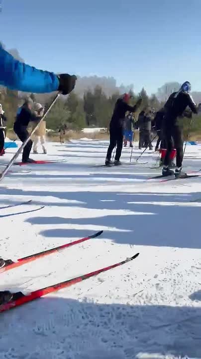 Главное спортивное событие этой зимы состоялось сегодня в абаканской зоне отдыха: всероссийский массовый забег «Лыжня России -2026» собрала 350 участников