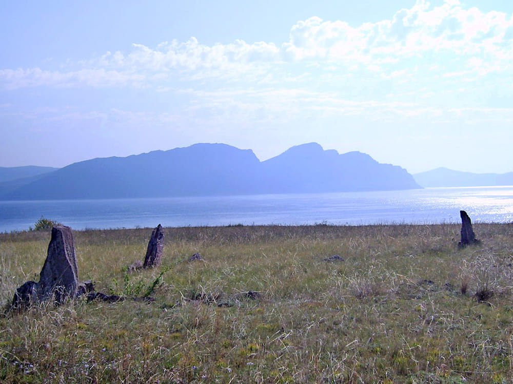 Загадки древнего Тепсея. Живописный вид этой огромной двуглавой скалы хорошо знаком большинству жителей Хакасии и юга Красноярского края