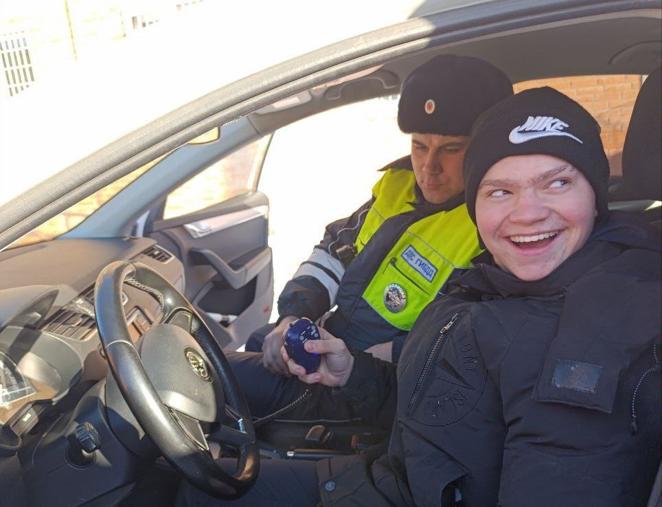 Полицейские Орджоникидзевского района организовали для школьников экскурсию в мир правопорядка Полицейские Орджоникидзевского района организовали для школьников экскурсию в мир правопорядка