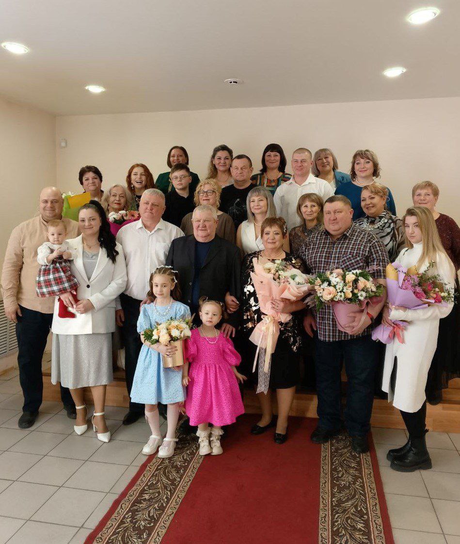 "Золотых" юбиляров чествовали в Черногорске "Золотых" юбиляров чествовали в Черногорске