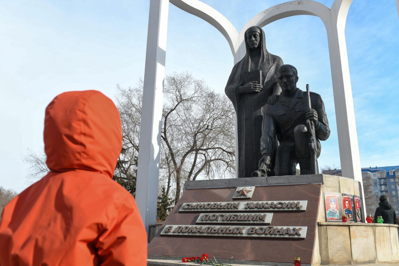 В АБАКАНЕ ПОЧТИЛИ ПАМЯТЬ ВОИНОВ-ГЕРОЕВ В АБАКАНЕ ПОЧТИЛИ ПАМЯТЬ ВОИНОВ-ГЕРОЕВ