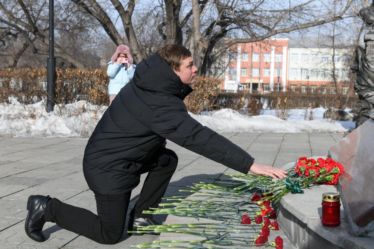 В АБАКАНЕ ПОЧТИЛИ ПАМЯТЬ ВОИНОВ-ГЕРОЕВ В АБАКАНЕ ПОЧТИЛИ ПАМЯТЬ ВОИНОВ-ГЕРОЕВ