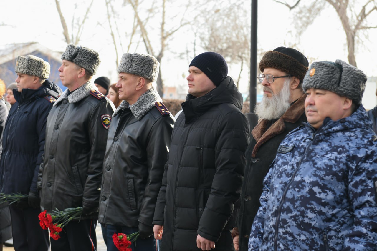 В АБАКАНЕ ПОЧТИЛИ ПАМЯТЬ ВОИНОВ-ГЕРОЕВ В АБАКАНЕ ПОЧТИЛИ ПАМЯТЬ ВОИНОВ-ГЕРОЕВ