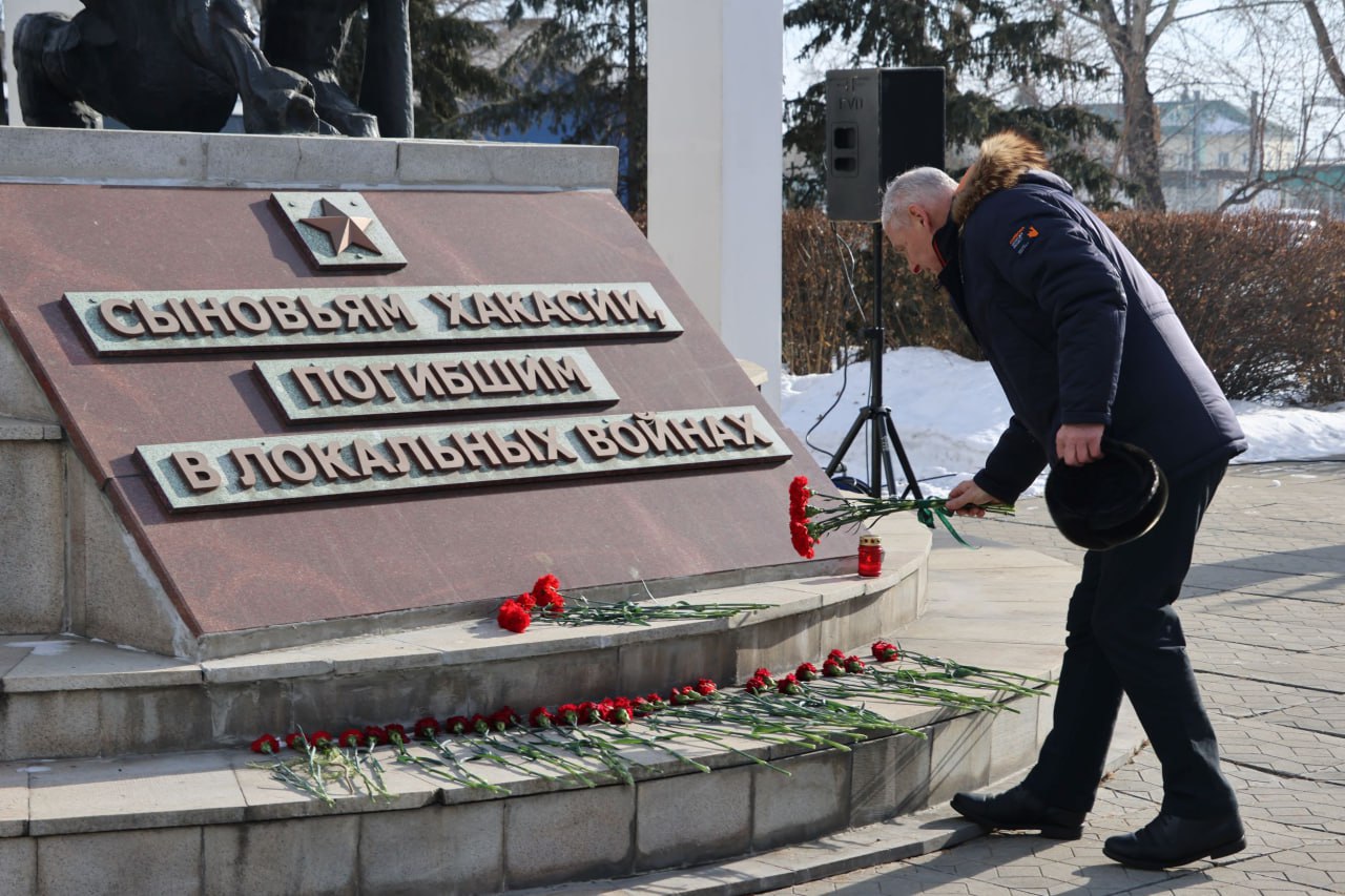 15 февраля в республике и по всей России отмечаются День памяти о россиянах, исполнявших служебный долг за пределами Отечества, и 37 годовщина вывода советских войск из Афганистана 15 февраля в республике и по всей России отмечаются День памяти о россиянах, исполнявших служебный долг за пределами Отечества, и 37 годовщина вывода советских войск из Афганистана