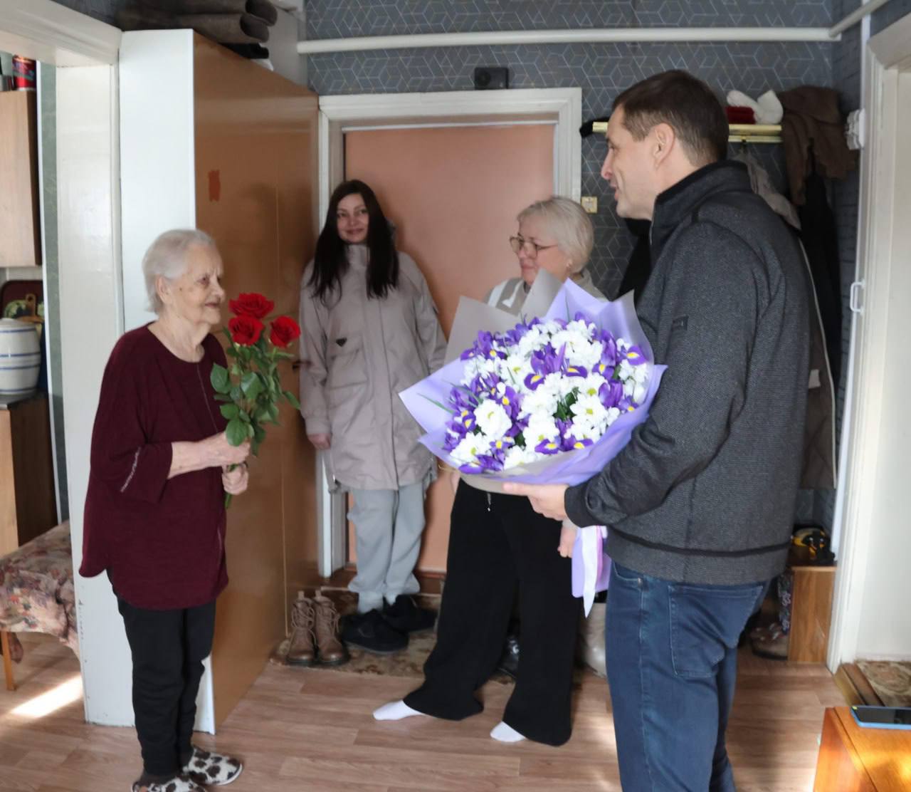 Алексей Лемин: В преддверии Дня защитника Отечества поздравил нашу дорогую Елену Ивановну Сушкову – настоящего Героя, Почётного гражданина Абакана Алексей Лемин: В преддверии Дня защитника Отечества поздравил нашу дорогую Елену Ивановну Сушкову – настоящего Героя, Почётного гражданина Абакана