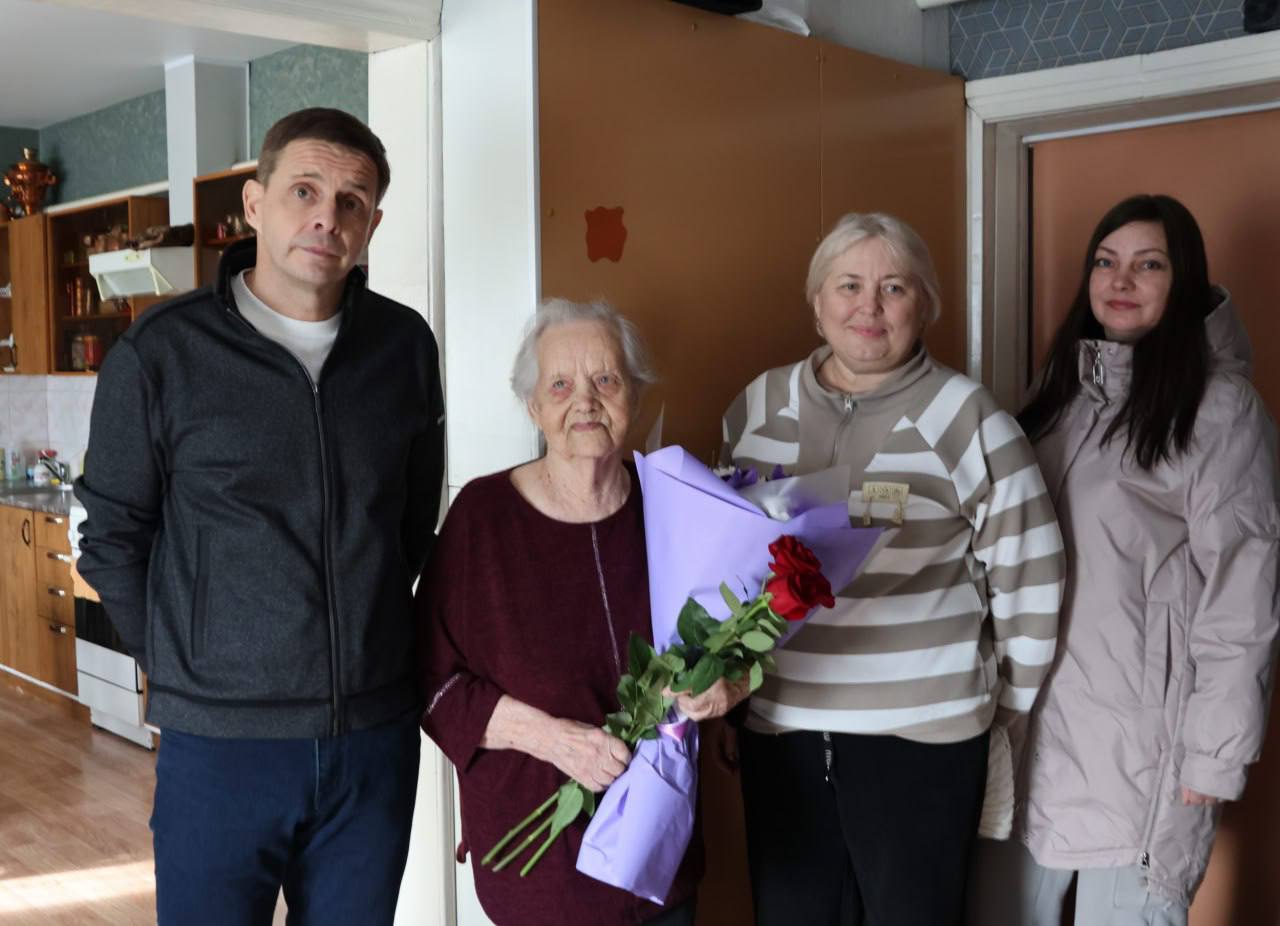 Алексей Лемин: В преддверии Дня защитника Отечества поздравил нашу дорогую Елену Ивановну Сушкову – настоящего Героя, Почётного гражданина Абакана Алексей Лемин: В преддверии Дня защитника Отечества поздравил нашу дорогую Елену Ивановну Сушкову – настоящего Героя, Почётного гражданина Абакана