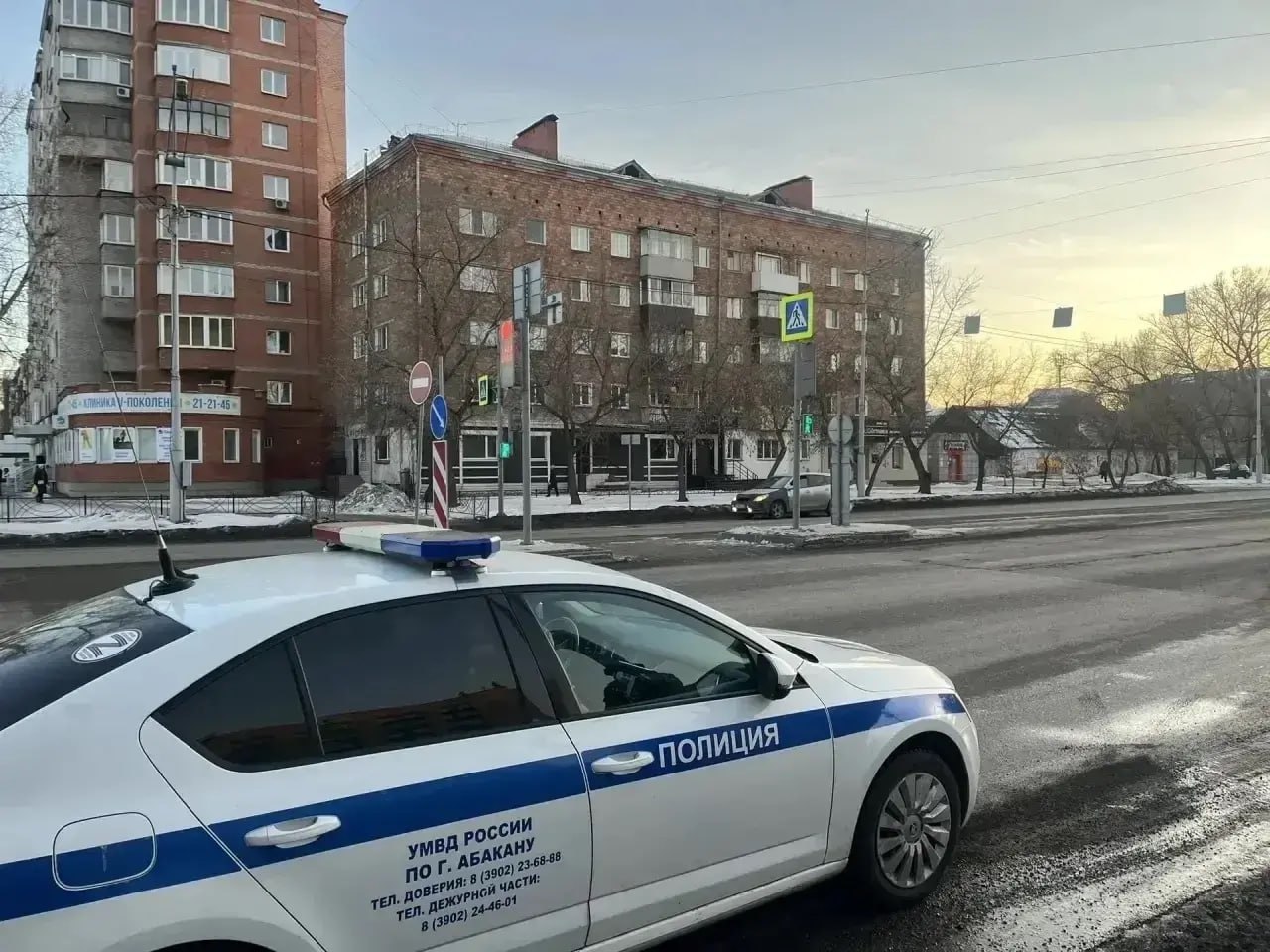 15-летняя школьница угодила под колеса авто на улице Кирова, Госавтоинспекция Абакана ищет очевидцев аварии