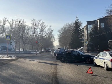 Решил проскочить на красный: двое пассажиров пострадали в аварии на перекрестке Советская — Ленкома