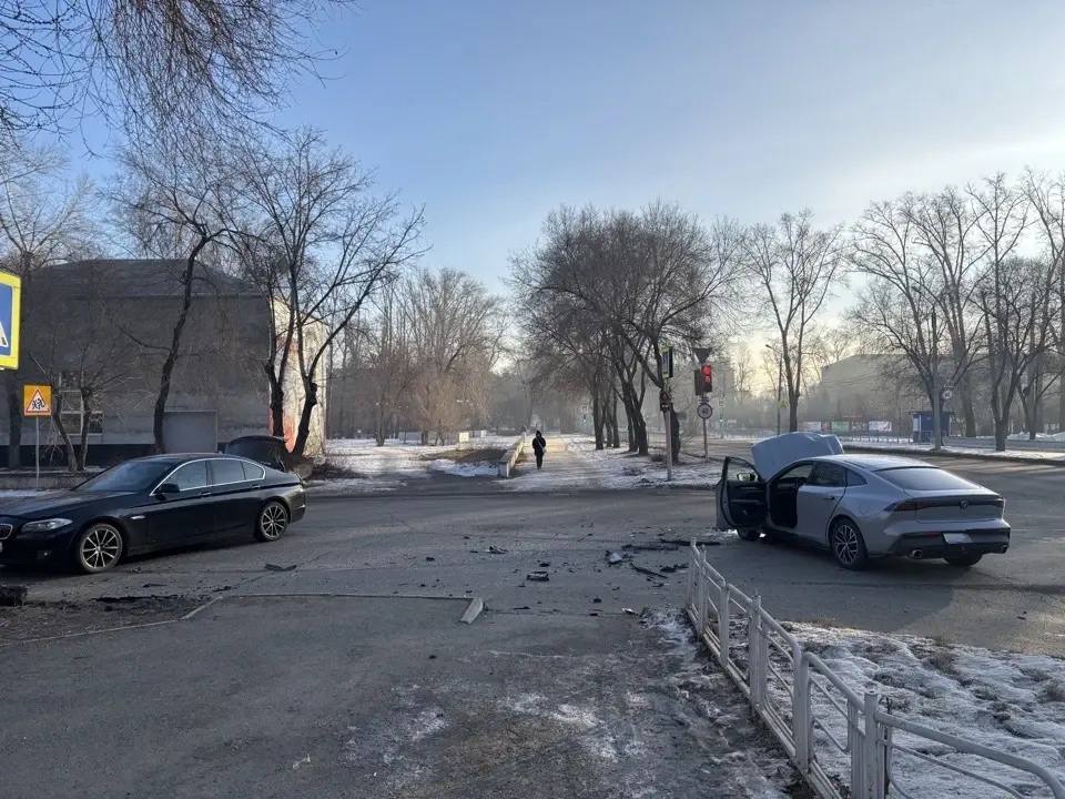 В Абакане проезд на красный стал причиной ДТП