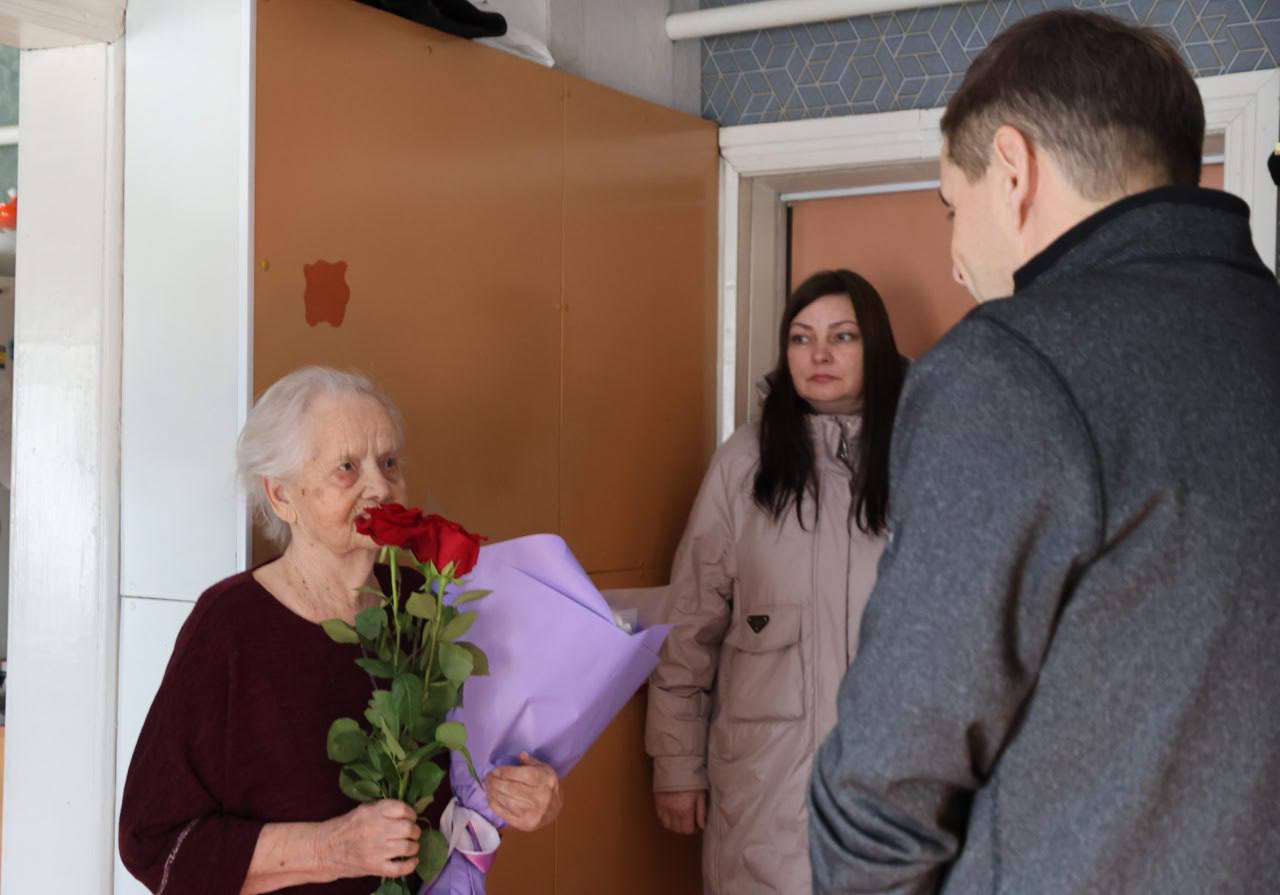 Алексей Лемин: В преддверии Дня защитника Отечества поздравил нашу дорогую Елену Ивановну Сушкову – настоящего Героя, Почётного гражданина Абакана Алексей Лемин: В преддверии Дня защитника Отечества поздравил нашу дорогую Елену Ивановну Сушкову – настоящего Героя, Почётного гражданина Абакана