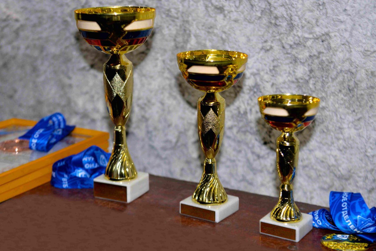 В преддверии Дня защитника Отечества министр внутренних дел по Республике Хакасия вручил награды победителям и призёрам соревнований по стрельбе из пистолета Макарова, прошедших в ведомстве В преддверии Дня защитника Отечества министр внутренних дел по Республике Хакасия вручил награды победителям и призёрам соревнований по стрельбе из пистолета Макарова, прошедших в ведомстве