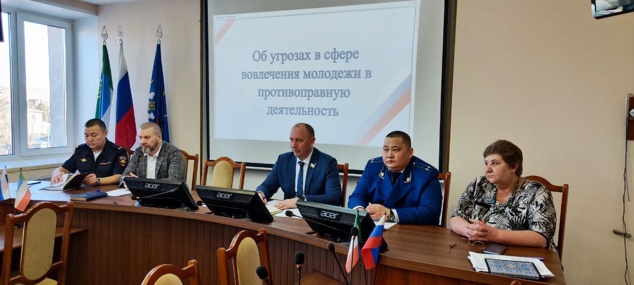 Заместителем прокурора Ширинского района Виктором Чистановым принято участие в межведомственном совещании, посвященное вопросам противодействия вовлечения молодежи в противоправную деятельность