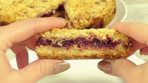 Легкий пирог с фруктами и овсянкой - ваш быстрый десерт