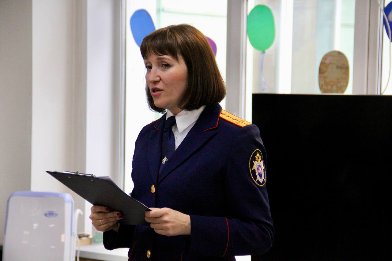 Офицеры СК России и члены союза «Юный следователь» поздравили постояльцев пансионата «Солнечный» и ветеранов СВО с Днём защитника Отечества Офицеры СК России и члены союза «Юный следователь» поздравили постояльцев пансионата «Солнечный» и ветеранов СВО с Днём защитника Отечества