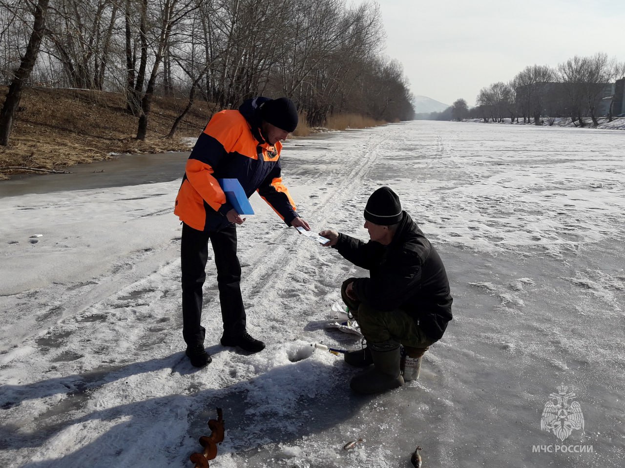 Доброго утра!. Госинспекторы по маломерным судам предоставили нам данные по толщине льда на водоемах Хакасии: Калининский и Ташебинский карьеры, залив «понтоны», дрены – от 85 до 95 см;
