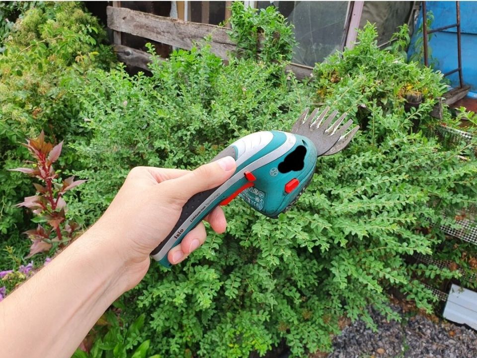 Современные садовые инструменты, которые облегчают труд на участке