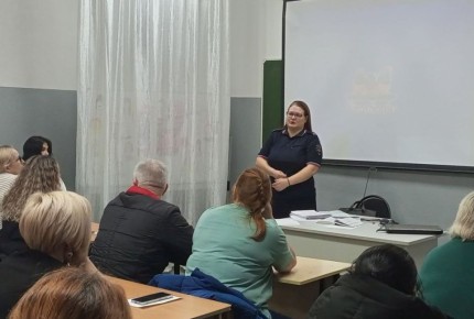 Полицейские Черногорска разговаривали с родителями несовершеннолетних о том, кто такие дропперы