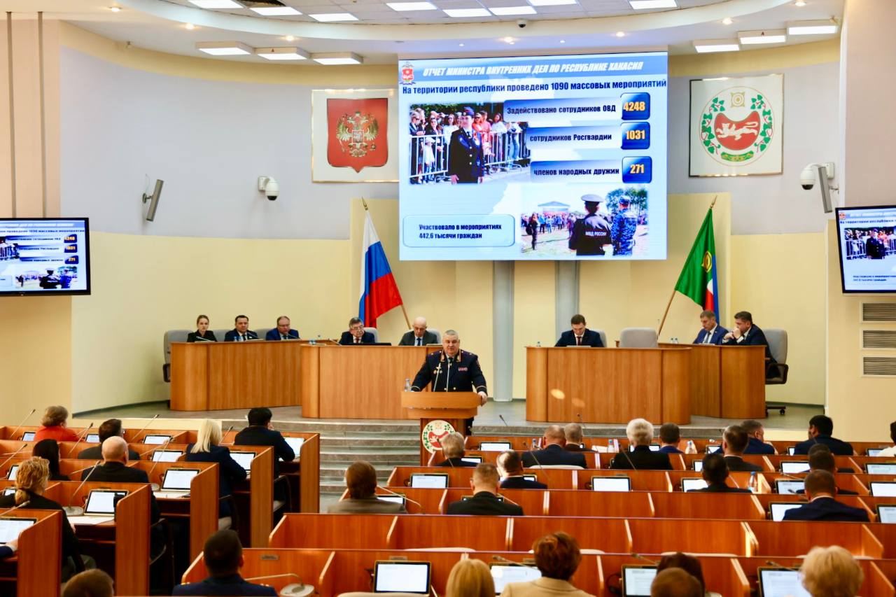 Правоохранители рассказали депутатам о своей работе в Хакасии