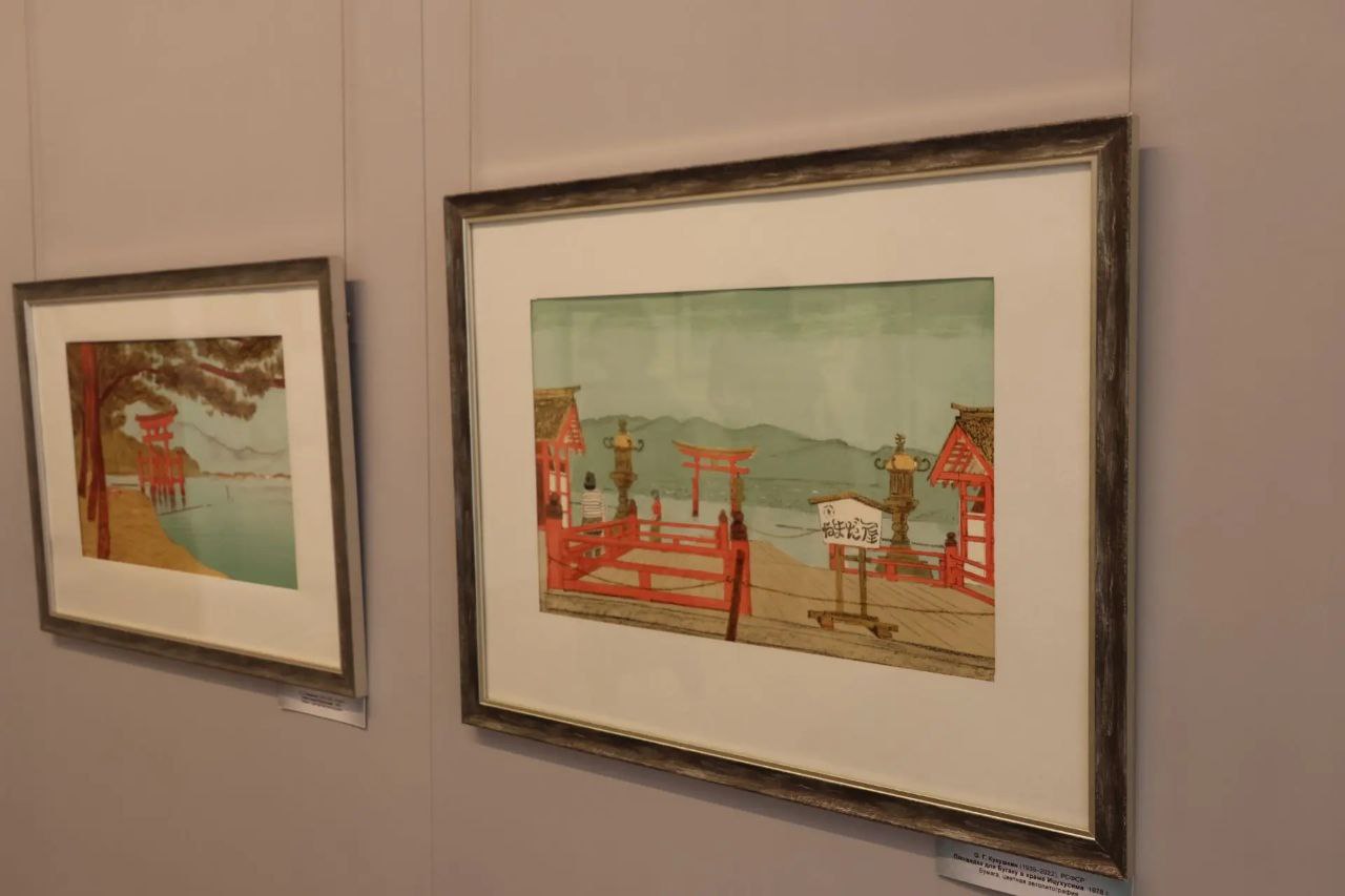 Выставочный зал Детской художественной школы им. Д.И. Каратанова превратился в восточную сказку: залы украсили полотна знаменитых художников Цзян Шилуня, Пена Варлена, Николая Шишловского, Олега Кукушкина и других мастеров... Выставочный зал Детской художественной школы им. Д.И. Каратанова превратился в восточную сказку: залы украсили полотна знаменитых художников Цзян Шилуня, Пена Варлена, Николая Шишловского, Олега Кукушкина и других мастеров...