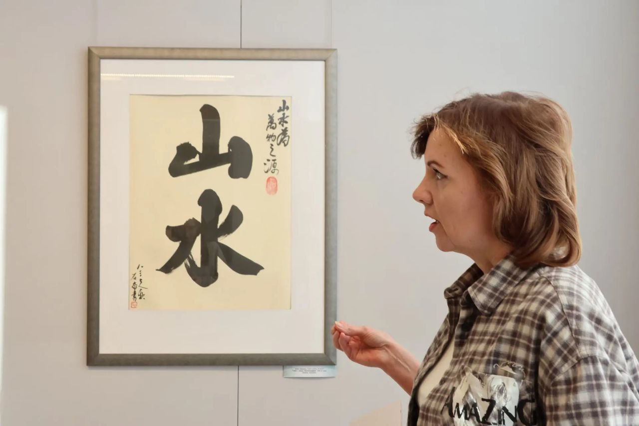 Выставочный зал Детской художественной школы им. Д.И. Каратанова превратился в восточную сказку: залы украсили полотна знаменитых художников Цзян Шилуня, Пена Варлена, Николая Шишловского, Олега Кукушкина и других мастеров... Выставочный зал Детской художественной школы им. Д.И. Каратанова превратился в восточную сказку: залы украсили полотна знаменитых художников Цзян Шилуня, Пена Варлена, Николая Шишловского, Олега Кукушкина и других мастеров...