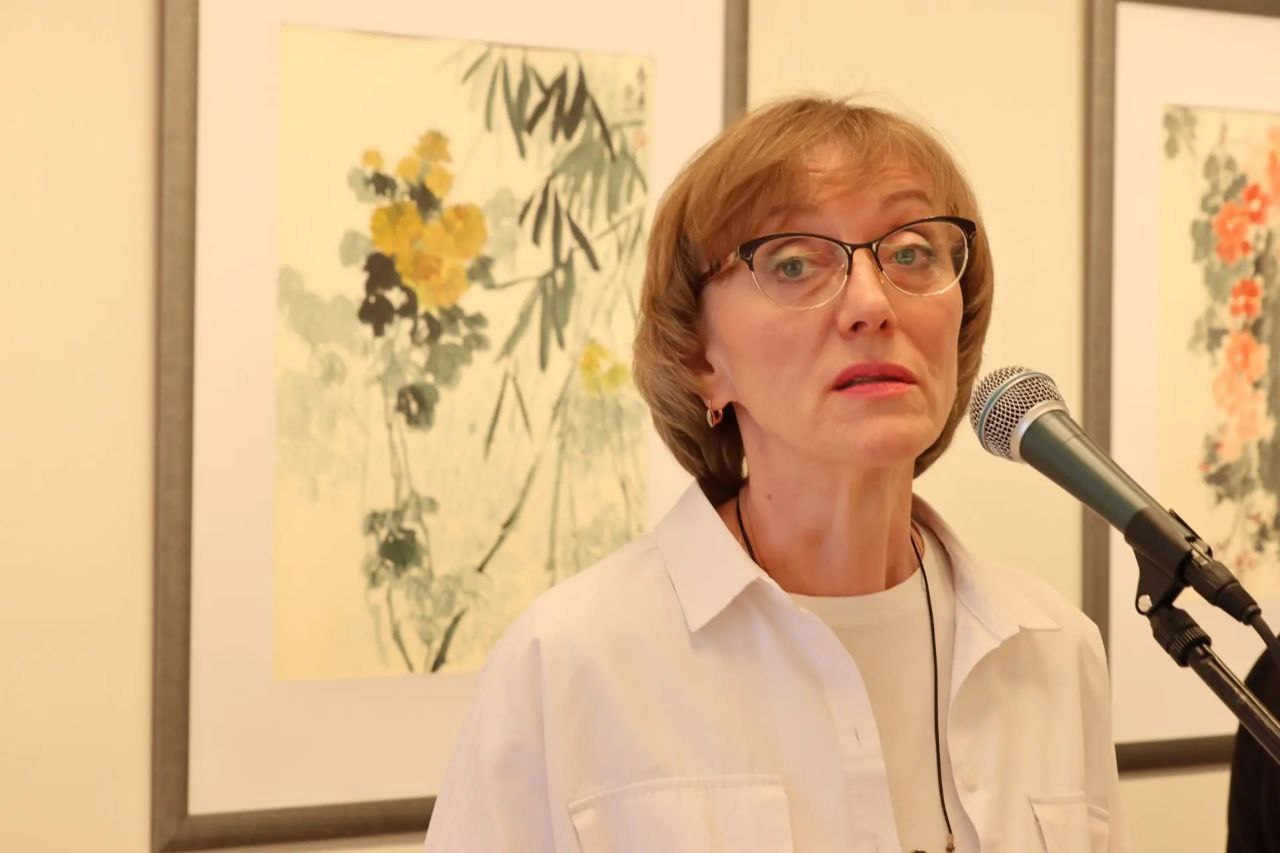 Выставочный зал Детской художественной школы им. Д.И. Каратанова превратился в восточную сказку: залы украсили полотна знаменитых художников Цзян Шилуня, Пена Варлена, Николая Шишловского, Олега Кукушкина и других мастеров... Выставочный зал Детской художественной школы им. Д.И. Каратанова превратился в восточную сказку: залы украсили полотна знаменитых художников Цзян Шилуня, Пена Варлена, Николая Шишловского, Олега Кукушкина и других мастеров...