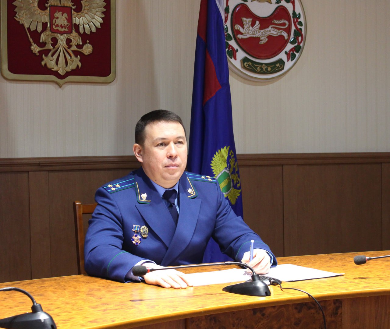 Исполняющий обязанности прокурора Республики Хакасия Антон Ан провел прием жителей гг. Саяногорска, Абаза, Орджоникидзевского и Боградского районов в режиме видеоконференцсвязи