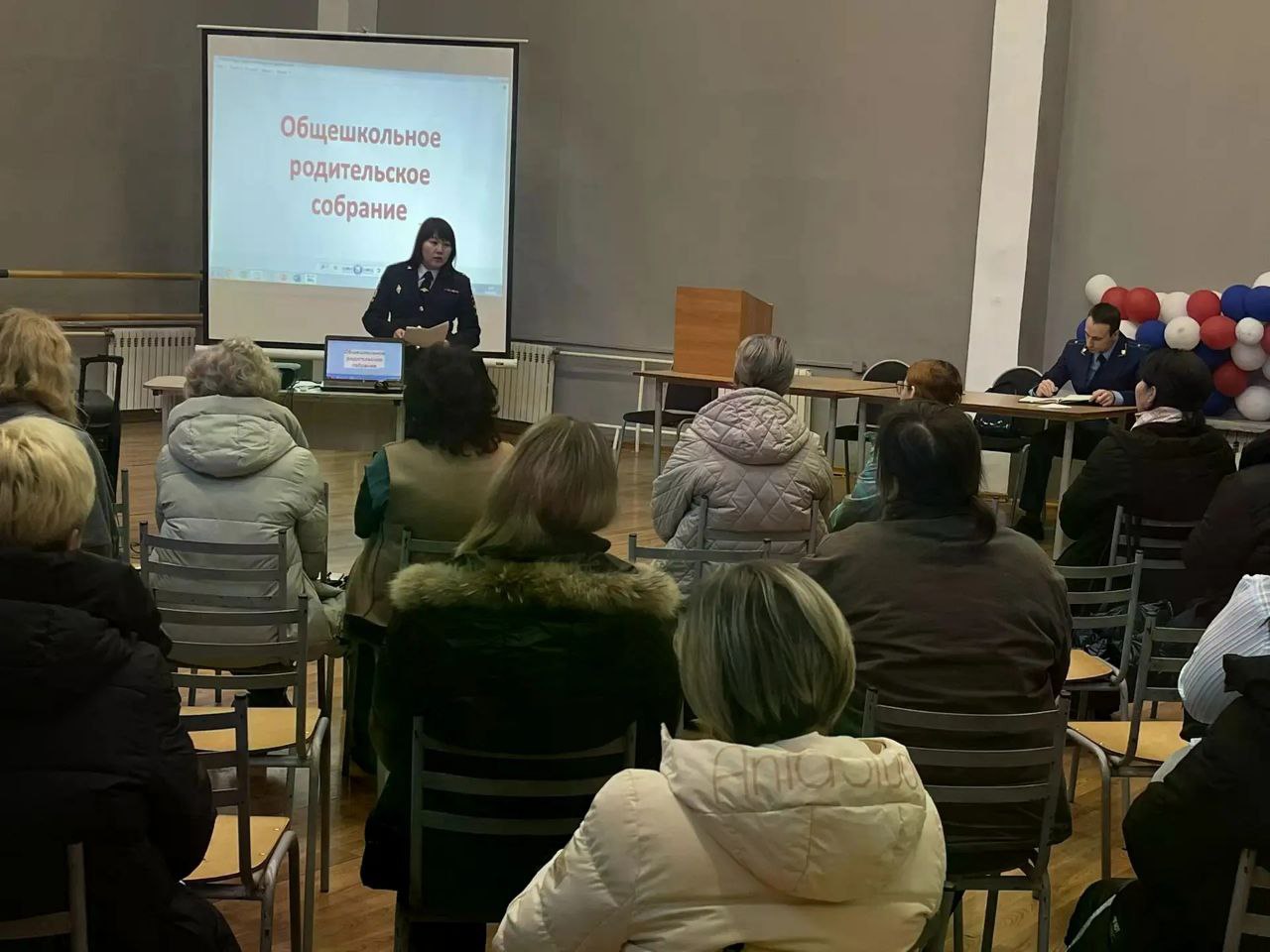 Работники прокуратуры г. Абакана совместно с УМВД России по г. Абакану приняли участие в тематических общешкольных родительских собраниях «Профилактика экстремизма, терроризма Работники прокуратуры г. Абакана совместно с УМВД России по г. Абакану приняли участие в тематических общешкольных родительских собраниях «Профилактика экстремизма, терроризма