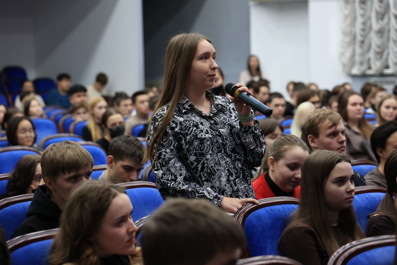 Депутат Верховного Совета Хакасии Анастасия Кочергина встретилась со студентами, но не как политик, а как лектор Депутат Верховного Совета Хакасии Анастасия Кочергина встретилась со студентами, но не как политик, а как лектор