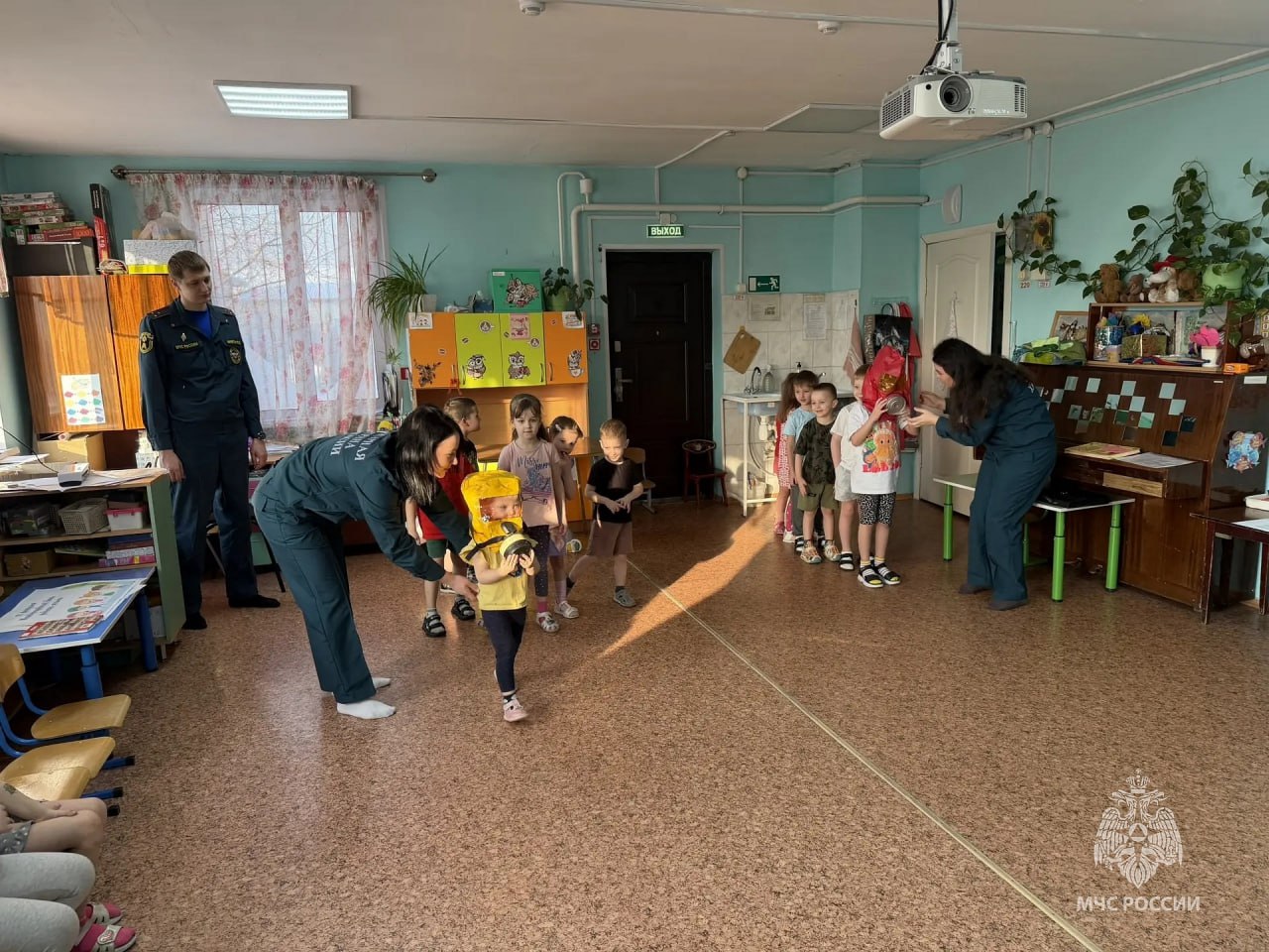 Маленькие герои против огня!