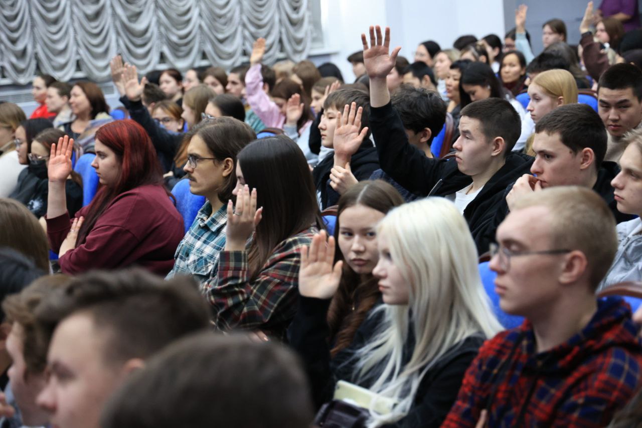 Депутат Верховного Совета Хакасии Анастасия Кочергина встретилась со студентами, но не как политик, а как лектор Депутат Верховного Совета Хакасии Анастасия Кочергина встретилась со студентами, но не как политик, а как лектор
