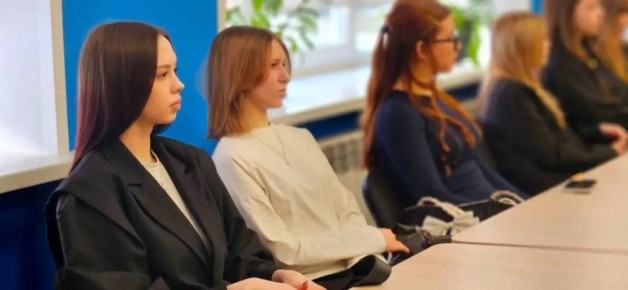 «Диалог на равных: лидеры бизнеса»: студенты Хакасии встретились с успешными специалистами и предпринимателями