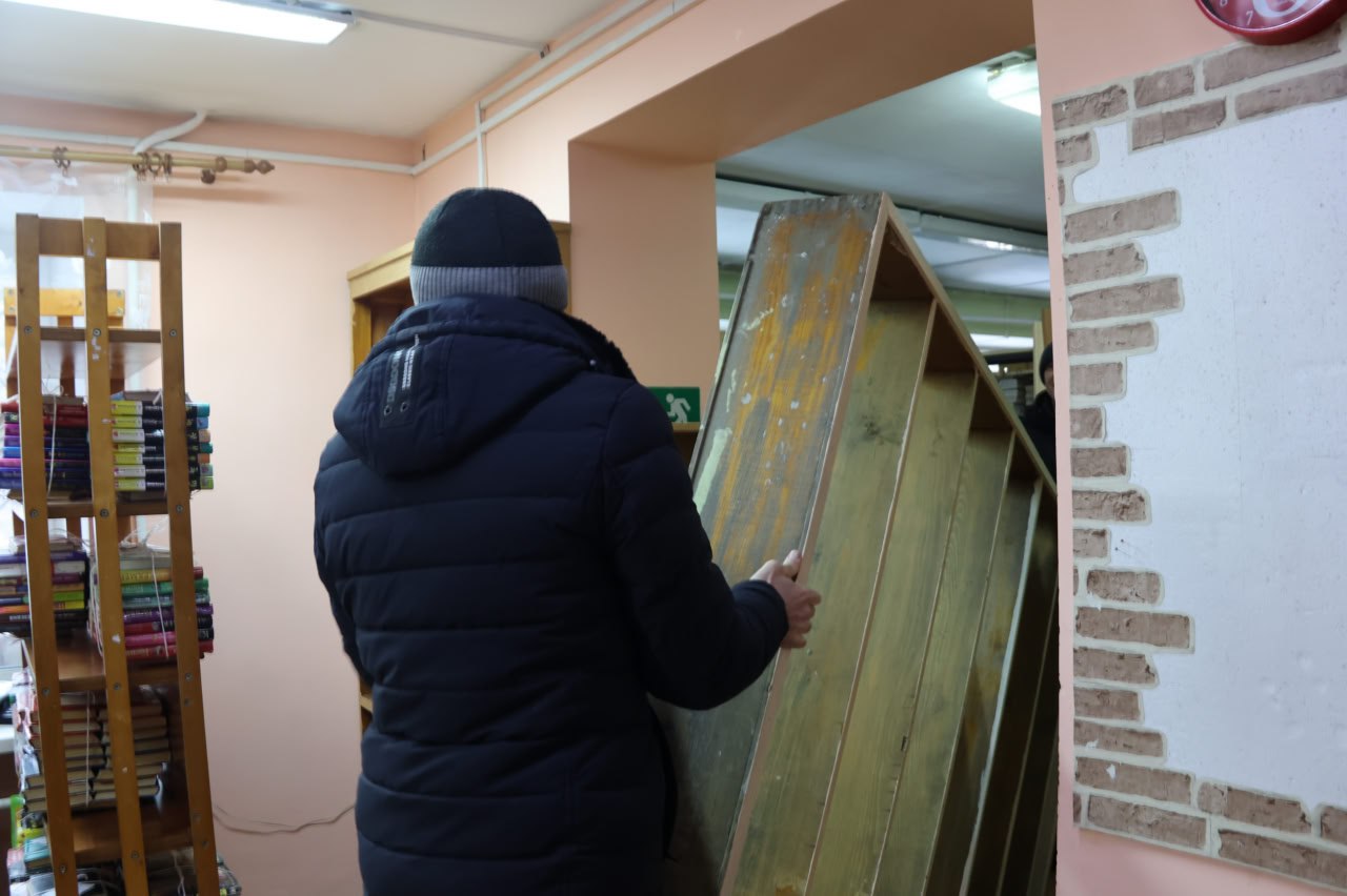 Сегодня библиотека-филиал № 12, расположенная по адресу ул. Богдана Хмельницкого, д. 156, начала свой долгожданный переезд Сегодня библиотека-филиал № 12, расположенная по адресу ул. Богдана Хмельницкого, д. 156, начала свой долгожданный переезд