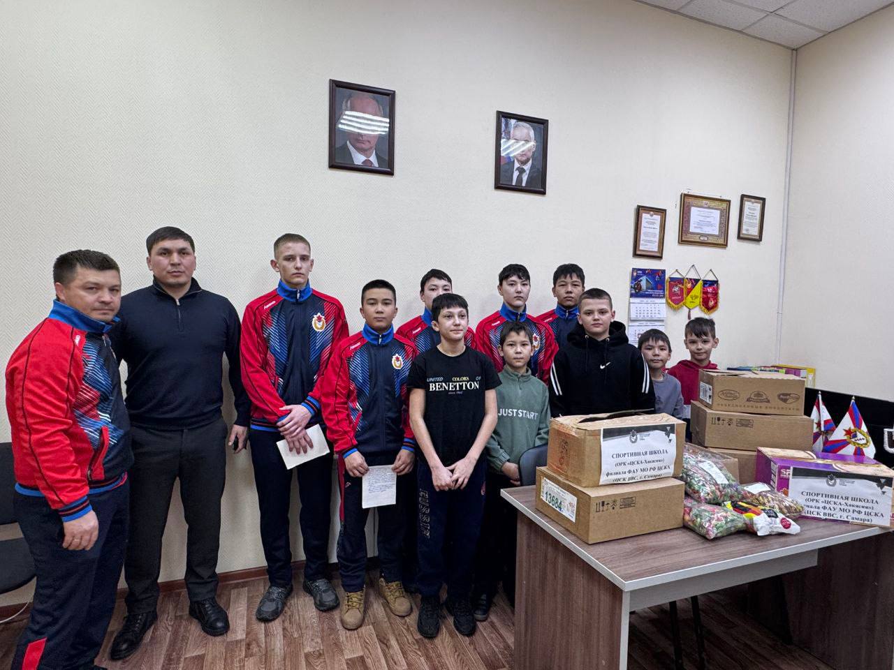 Спортшкола «ЦСКА-Хакасия» собрала посылку для бойцов в зону СВО