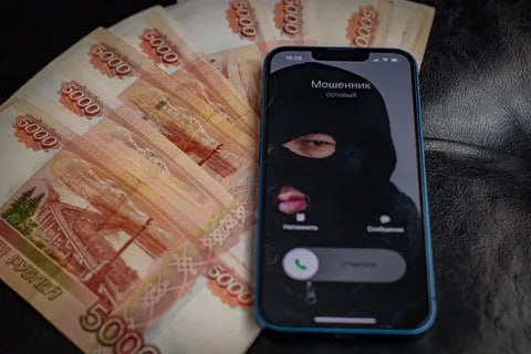 Жители Хакасии продолжают безоговорочно доверять аферистам : пенсионер из Ширинского района лишился почти 80 тысяч рублей