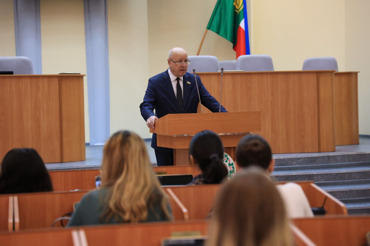 Верховный Совет рассказал о своей работе студентам Хакасии