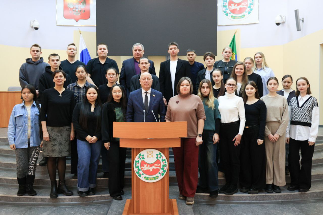 Верховный Совет рассказал о своей работе студентам Хакасии Верховный Совет рассказал о своей работе студентам Хакасии