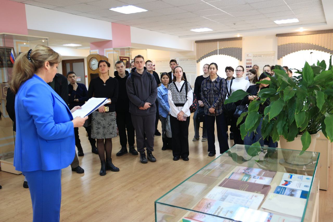 Верховный Совет рассказал о своей работе студентам Хакасии Верховный Совет рассказал о своей работе студентам Хакасии